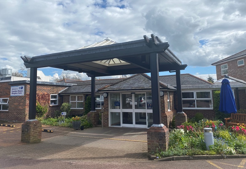garden-house-hospice-care-entrance-and-exterior