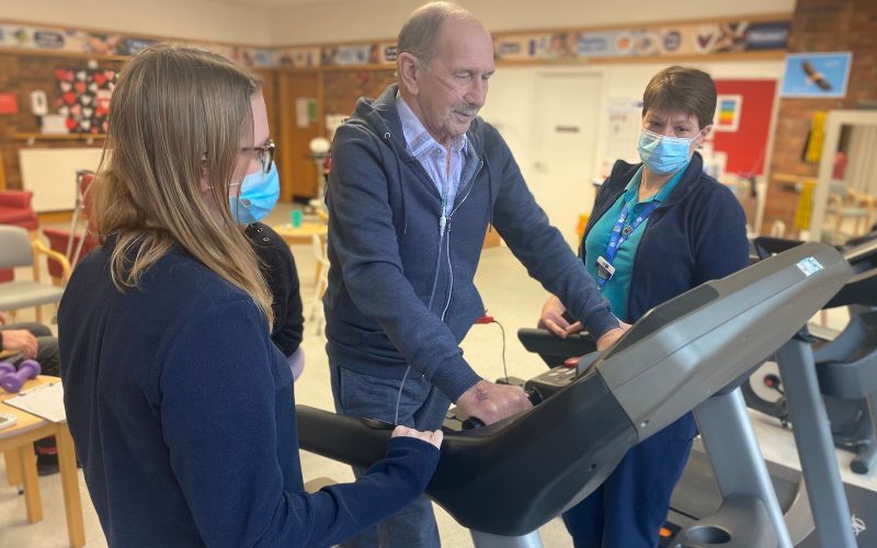 man-on-treadmill-observed-by-physiotherapists