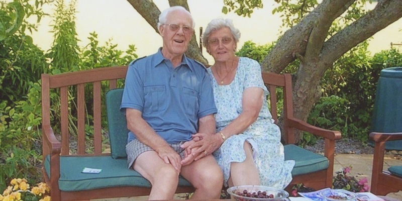pam-mum-iris-and-dad-ken-in-2004